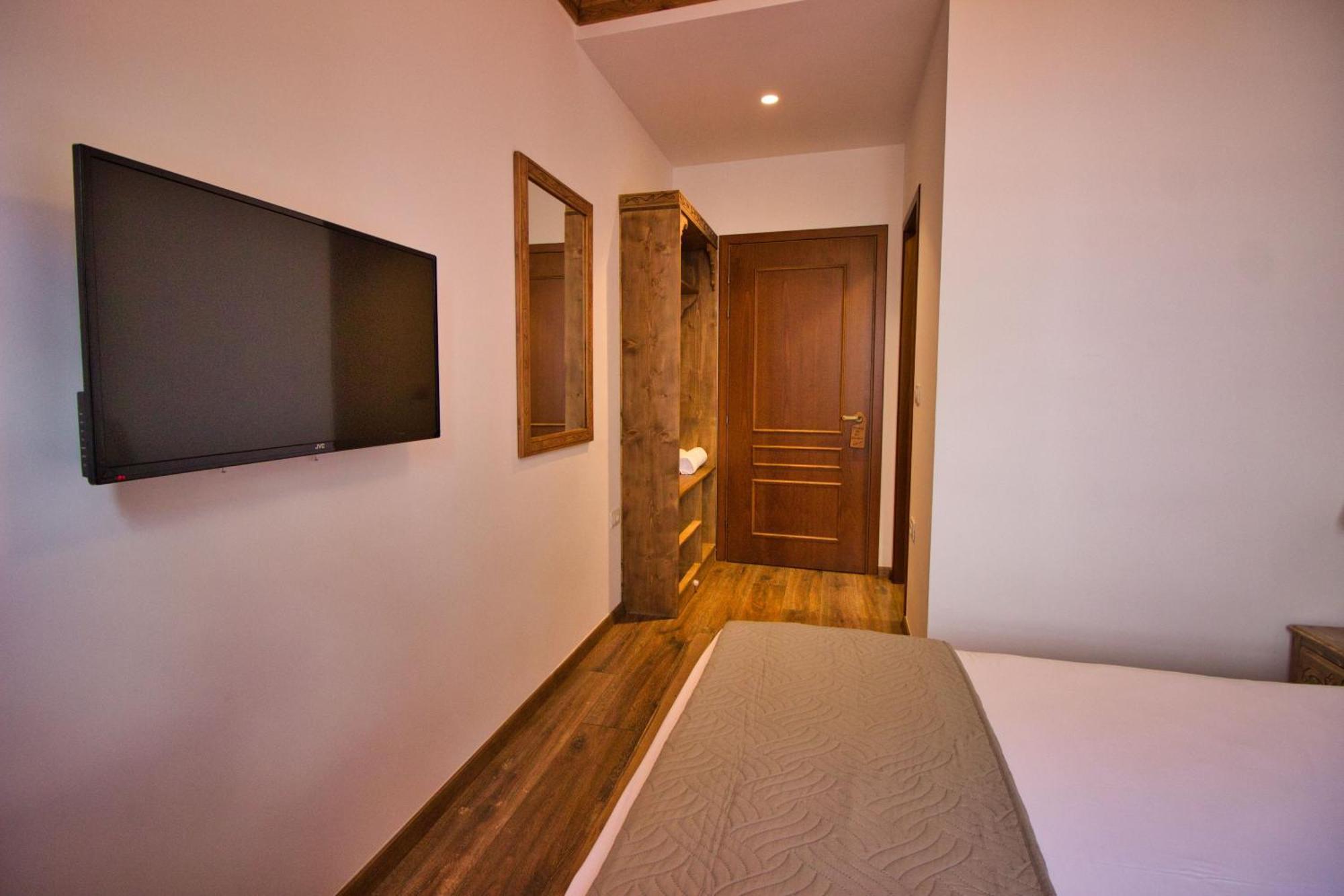 4 Rooms Gjirokastra Экстерьер фото